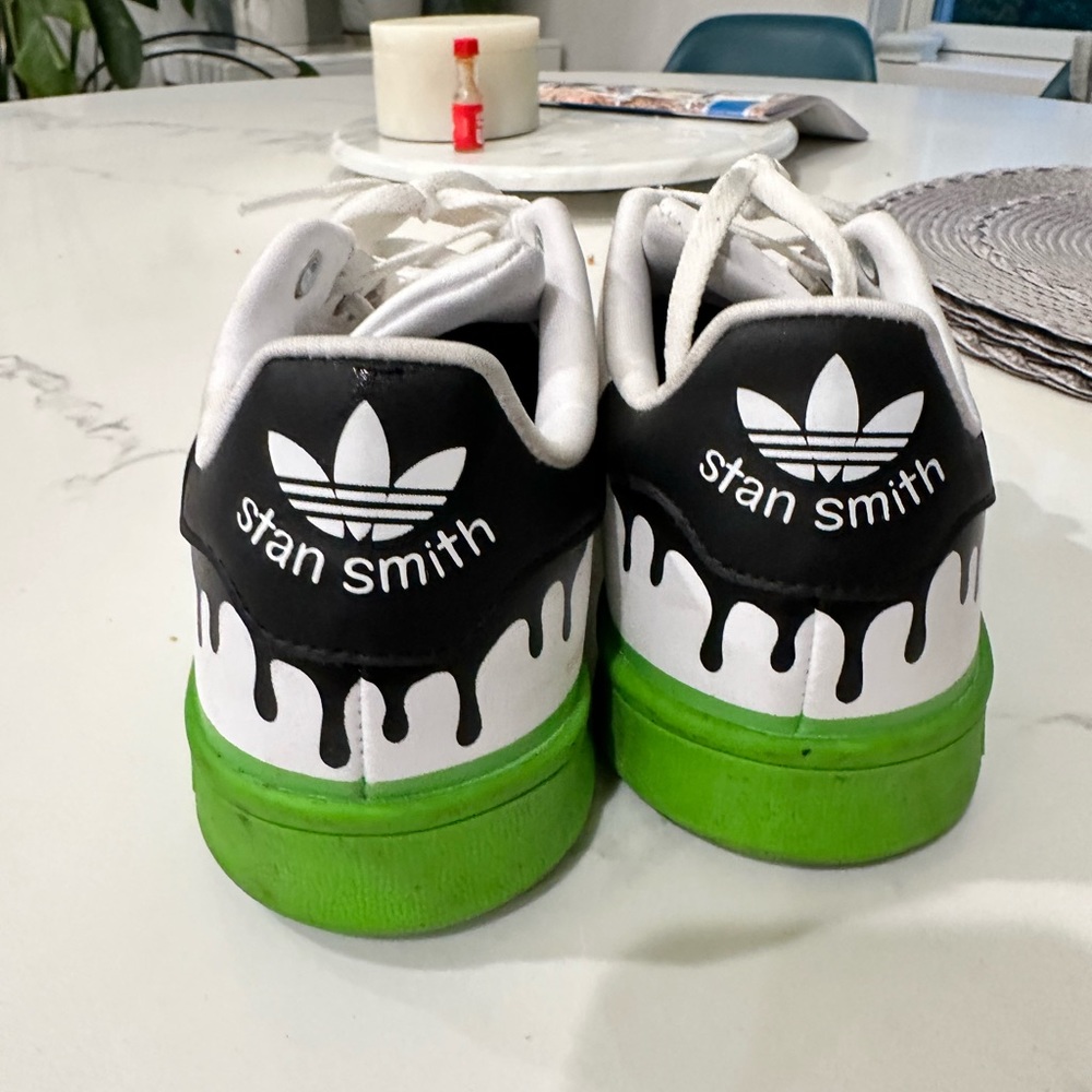 Kids adidas Stan smith drippy shoes size 4